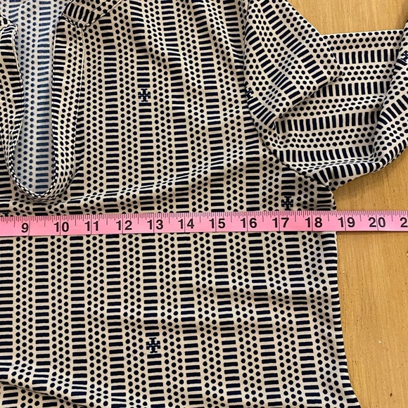 Tory Burch Women’s Black White Blouse Print Collar Poly Lightweight EUC size M - Picture 10 of 14